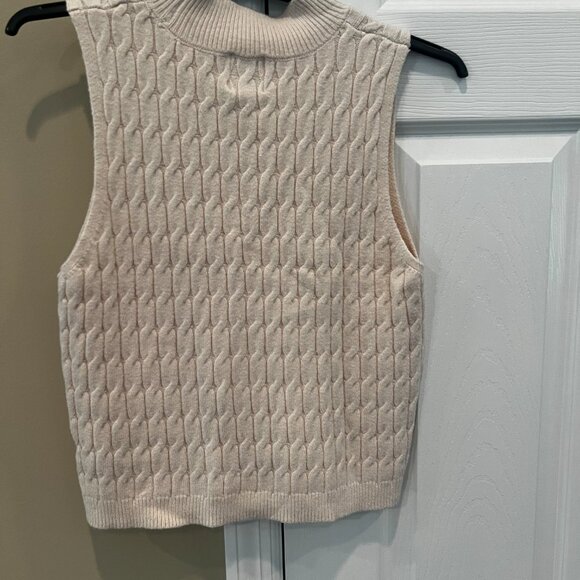 Francesca’s cropped sweater vest - Picture 2 of 4